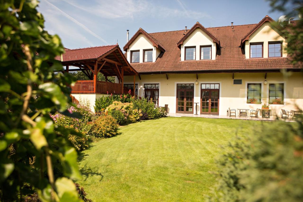 Pivovarsky Dvur Zvikov Zvíkovské Podhradí Exterior foto